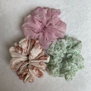 Add in bundle for total $15！3 pcs Handmade Unique Hair Scrunchie Set